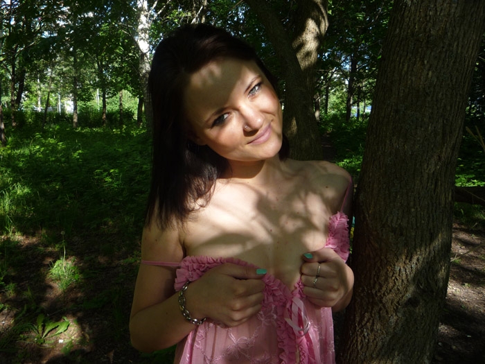 Сексапильная красотка с загадочным улыбкой и страстным желанием приглашает на интимное свидание. Я готова исполнить твои самые смелые фантазии и подарить море удовольствия и радости! 21226, 20 лет